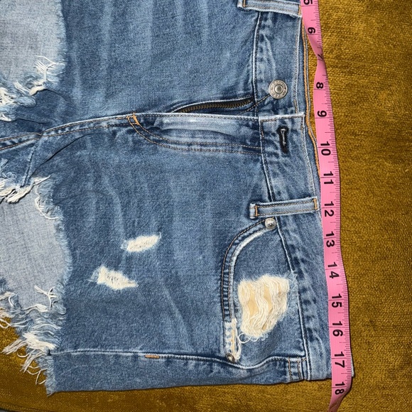 Rag & Bone Cut Off Distressed Short in Winnie - Picture 7 of 9